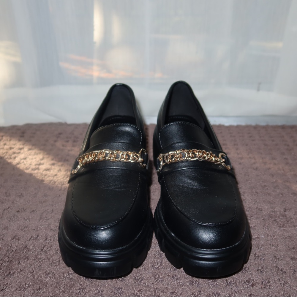 Leli Chain Detail Lug Sole Loafer